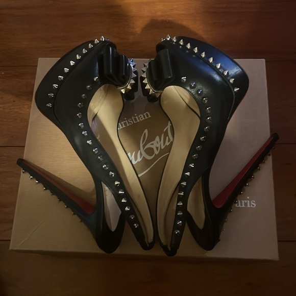 Christian Louboutin Heels with spikes, heel resold.size 41. Excellent co… - Picture 7 of 8